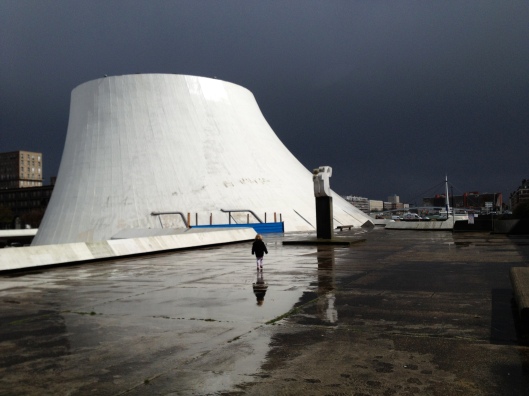 Oscar Niemeyer Volcano in the rain, Le Havre